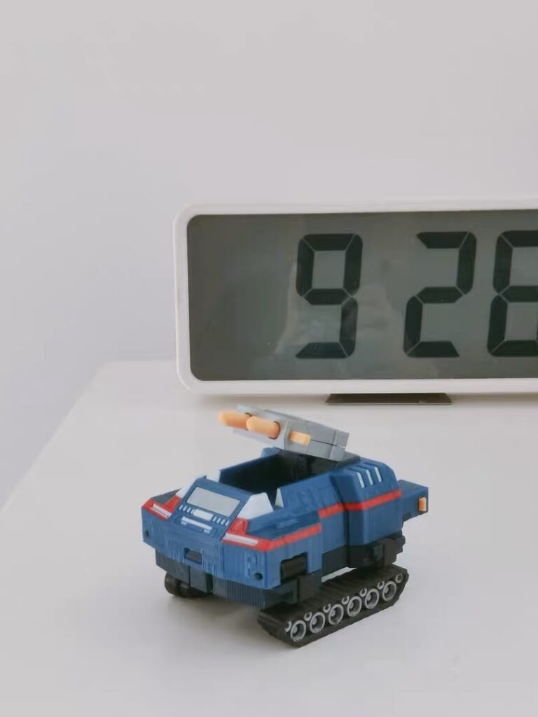 Blue tracked component vehicle for Goggle Robo