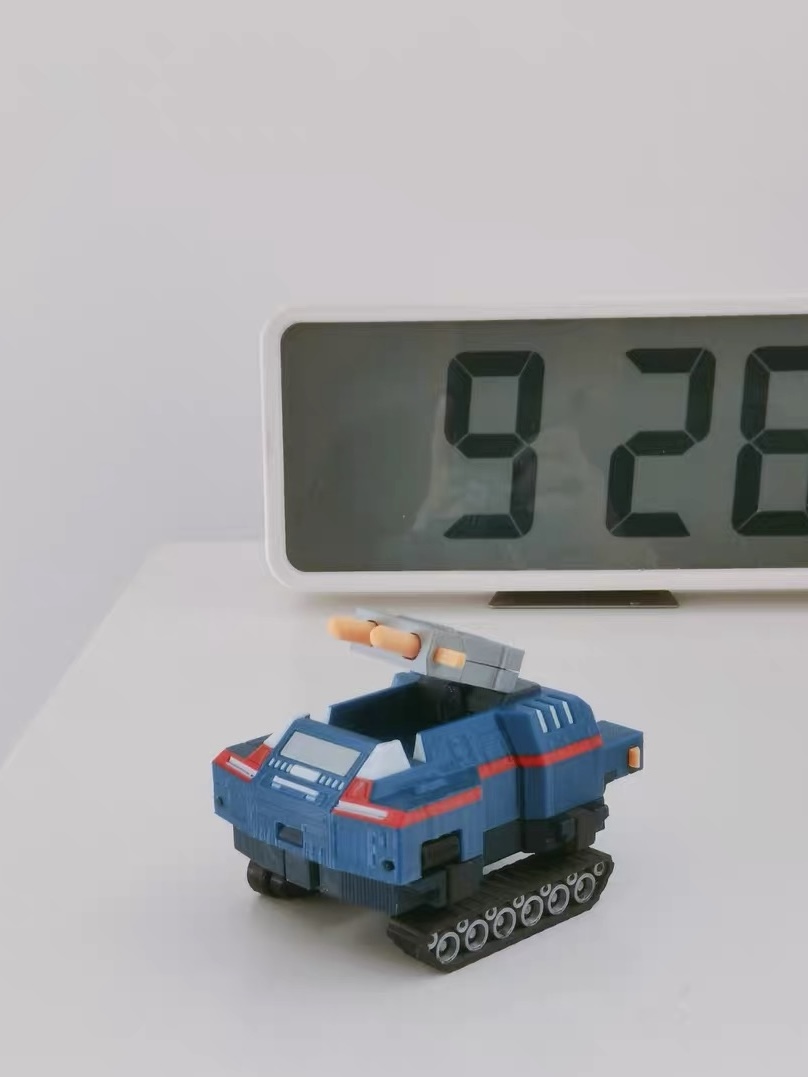 Blue tracked component vehicle for Goggle Robo