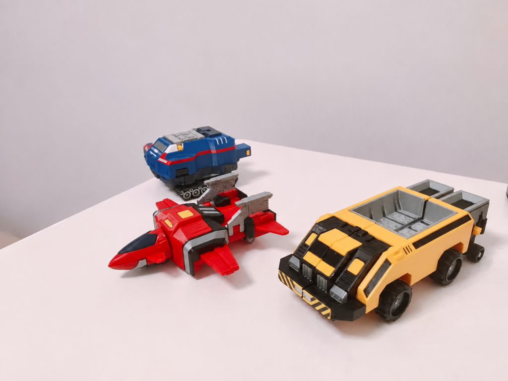Goggle Robo component vehicles before combining