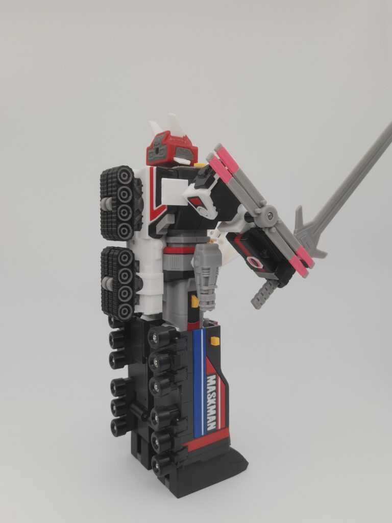 Maskman Great Five robot side view with sword