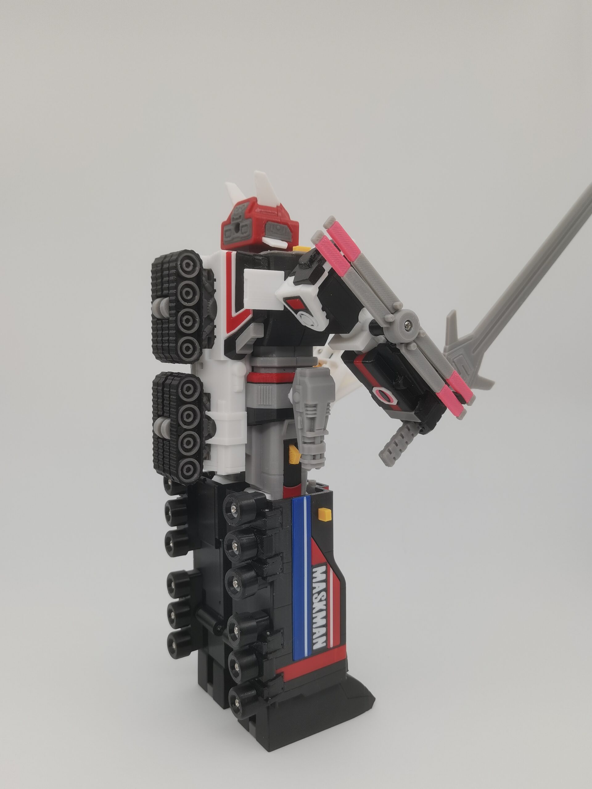 Maskman Great Five robot side view with sword